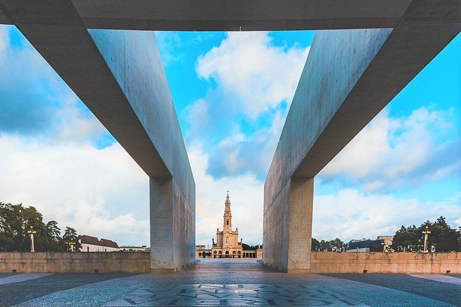 Fátima and the 3 Little Shepherds' House - Rosary Workshop