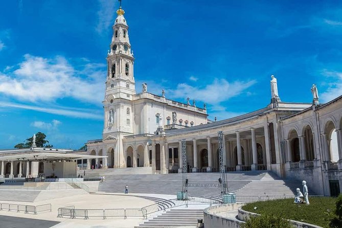 Fátima and the 3 Little Shepherds' House - Sanctuary of Fatima
