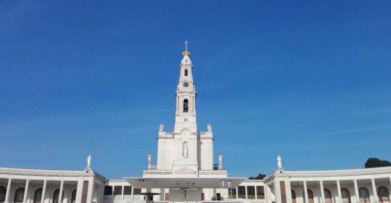 Fátima, Batalha, Alcobaça, Nazaré and Óbidos Private Tour - Tour Highlights