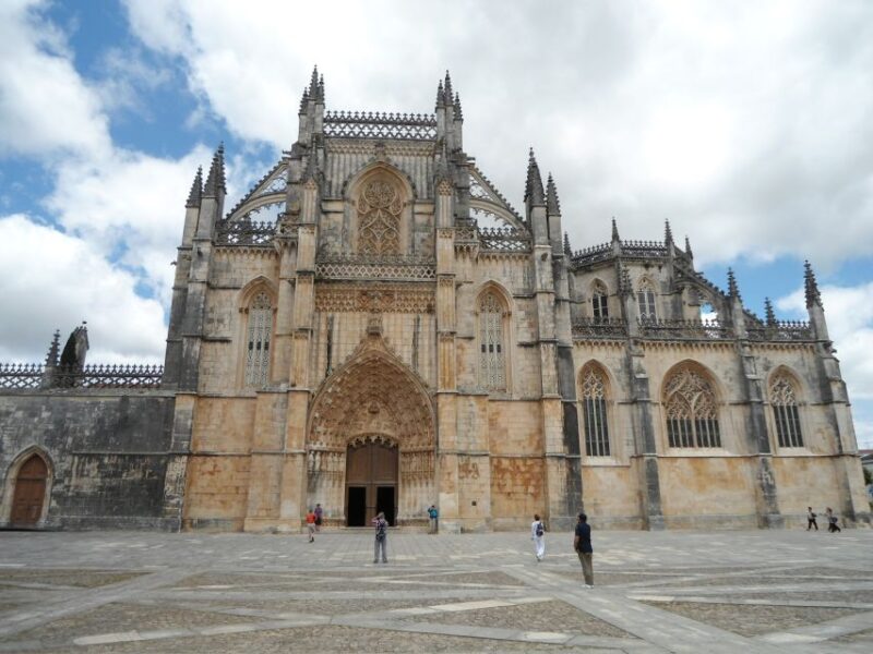 Fátima, Batalha, Alcobaça, Nazaré and Óbidos Private Tour - Key Points