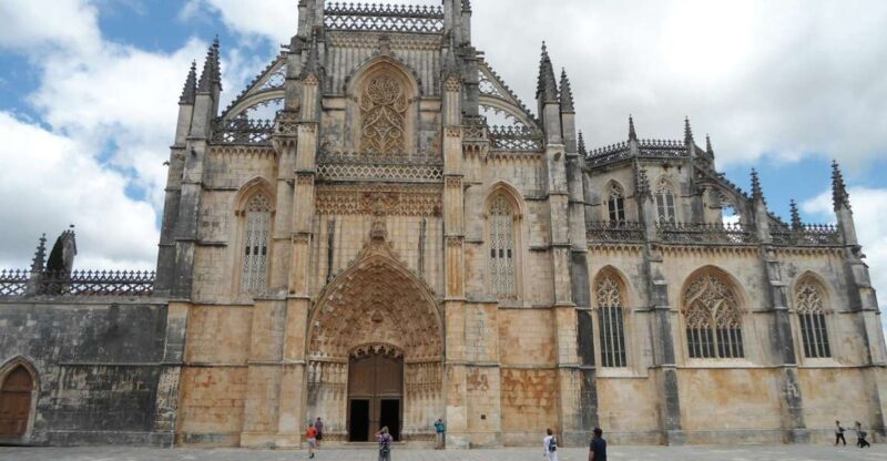 Fátima, Batalha, Alcobaça, Nazaré and Óbidos Private Tour - Transportation and Pickup