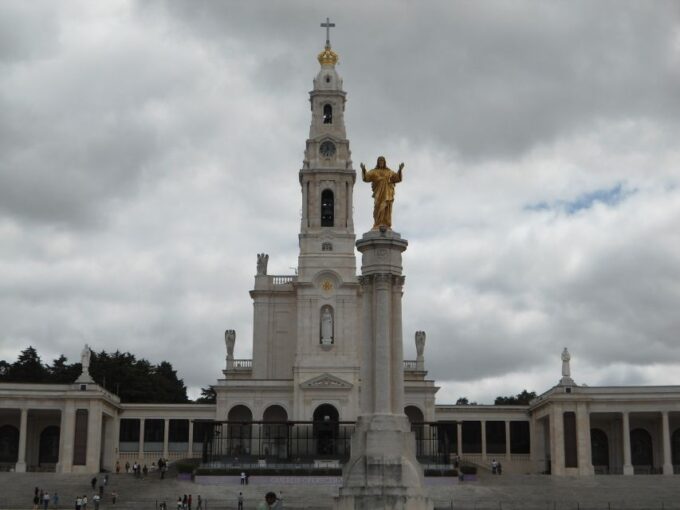 Fátima, Batalha, Alcobaça, Nazaré and Óbidos Private Tour - Booking Process