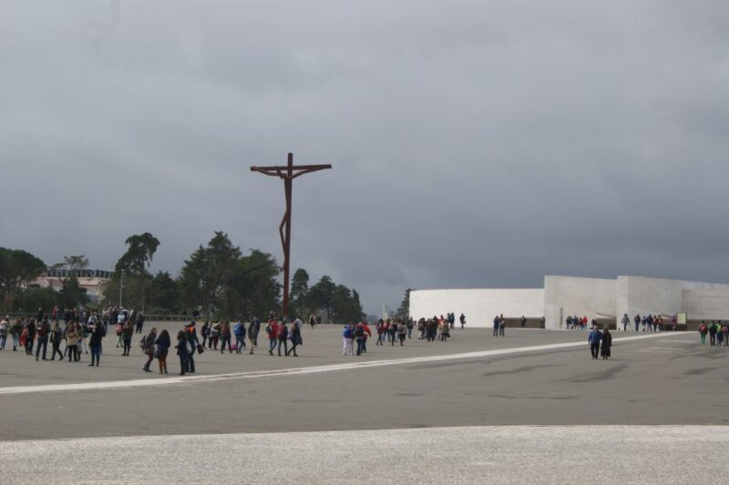 Fátima, Batalha, Nazaré and Óbidos Private Tour - Praia Do Norte