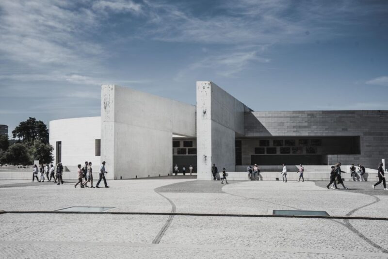 Fátima, Batalha, Nazaré, Tomar & Óbidos: Place of Miracles - Architecture and Design