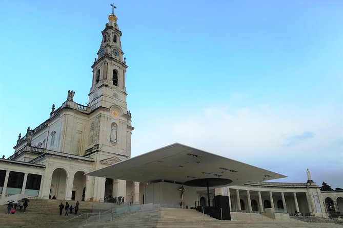 Fatima Day Tour From Algarve - Exploring the Basilica