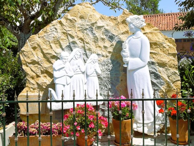 Fátima: Highlights of the Pilgrims in a Half-Day Private Tour - Pickup and Transportation