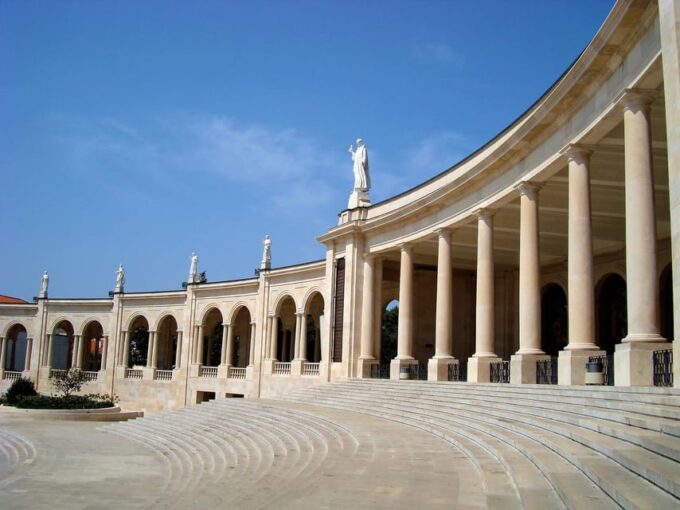 Fátima, Nazaré and Óbidos, Full Day, From Lisbon - Champagne in Óbidos