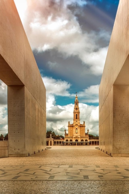 Fatima, Óbidos, Nazaré and Batalha - Full Day Private Tour - Fatima Sanctuary