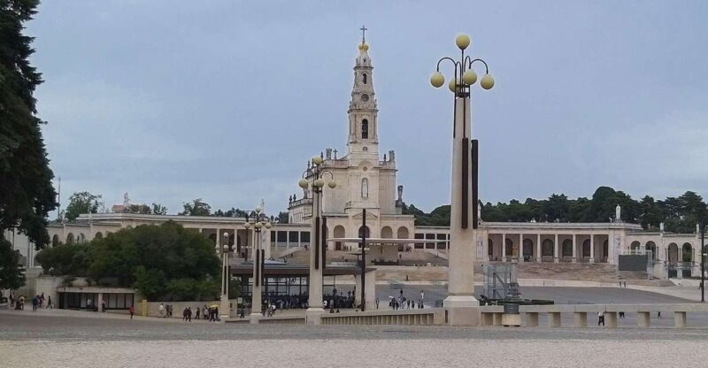 Fátima Sanctuary and Little Shepherds Houses Private Tour - Key Points