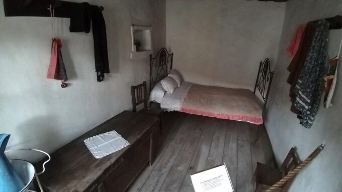 Fátima Sanctuary and Little Shepherds Houses Private Tour - Candlelight Procession