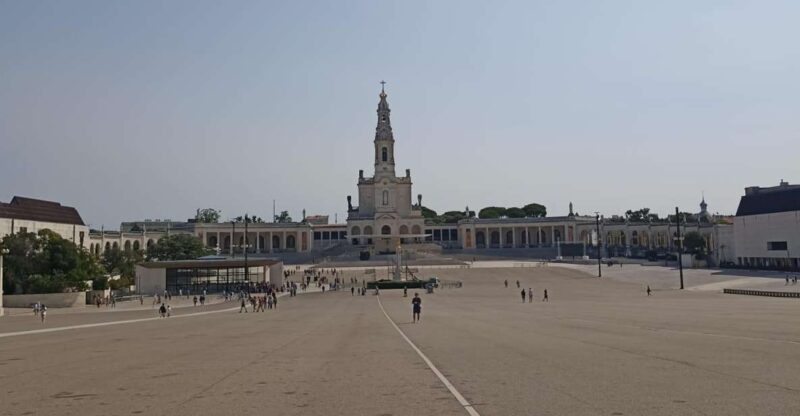 Fátima Tour: Fátima - Nazaré - Óbidos - Exploring Fátima Sanctuary