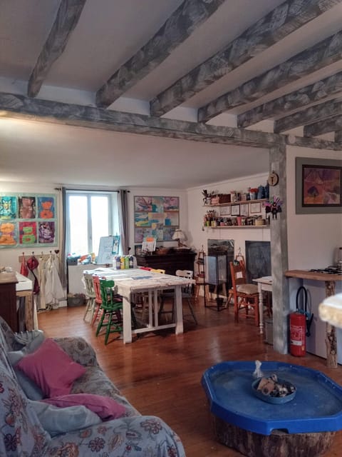 Faux La Montagne : Le Nid Dart : English Art Workshops for Children - Key Points