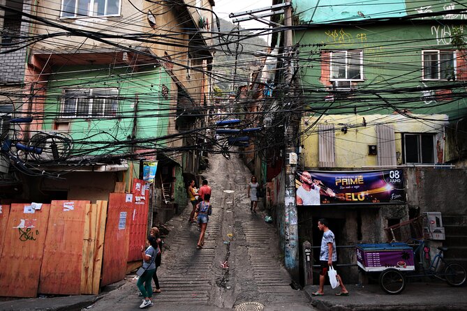 Favela Walking Tour in Rio De Janeiro - Group Size and Accessibility