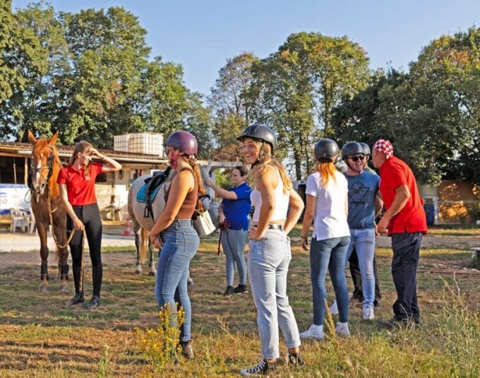 Fazana: Suneset 1-Hour Horse Riding in Nature With Guide - Positive Customer Feedback