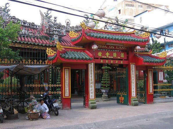 FEMALE TOUR GUIDE | Private Street Food & Sightseeing By Scooter - Key Points