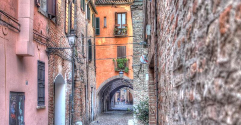 Ferrara: 2-Hour City Center Walking Tour - Tour Overview