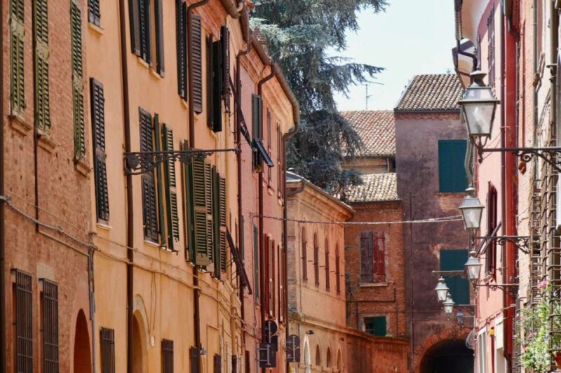 Ferrara: 2-Hour City Center Walking Tour - Highlights and Experience