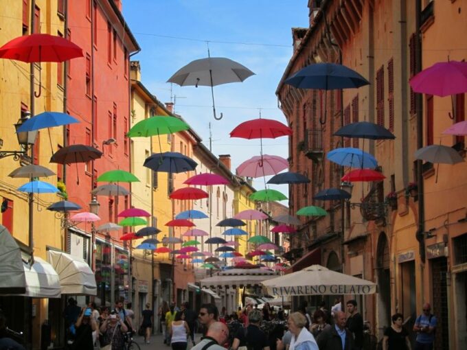 Ferrara: 2-Hour City Center Walking Tour - Explore Ferraras Architecture