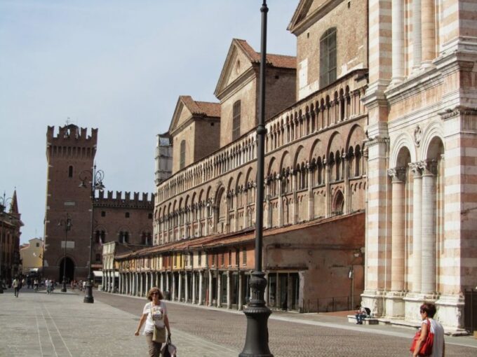 Ferrara: 2-Hour City Center Walking Tour - Tour Duration and Language