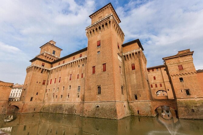 Ferrara Highlights Private Tour by Night - Quick Points