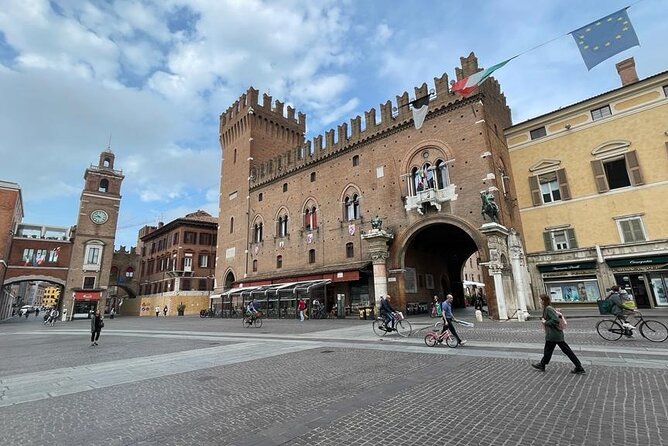 Ferrara Tour of Must-See Attractions With Local Top Rated Guide - Visiting the Castello Estense