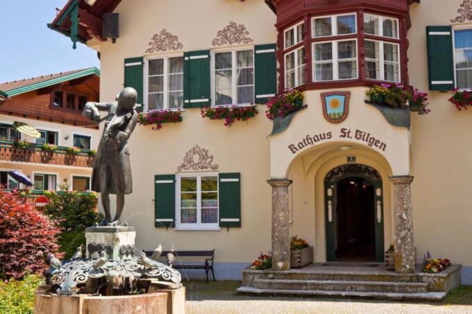 Festive Christmas Walking Tour in St. Gilgen - Frequently Asked Questions