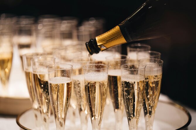 Festive Ornaments and Sparkling Delights Tour in Sacramento - Key Points