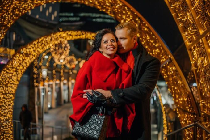 Festive Walking Christmas Tour in Rotterdam - Seasonal Treats at Markthal