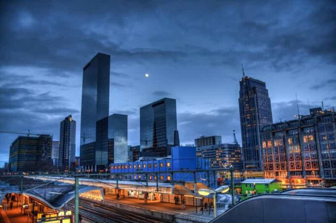 Festive Walking Christmas Tour in Rotterdam - Historical Landmarks in Holiday Setting