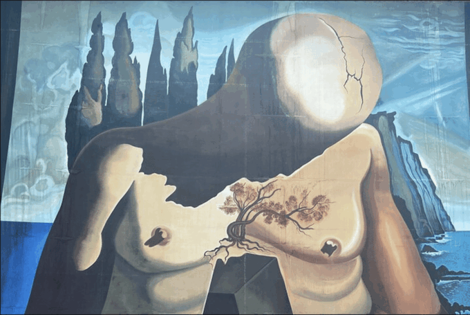 Figueres & Dali Museum Walking Tour With Tickets - Explore Figueres and Dali Museum