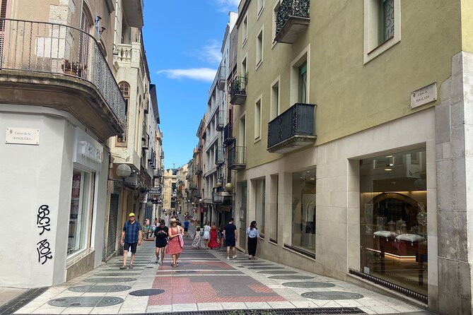 Figueres Walking Tour With Guided Visit to the Dalí Museum - Local Exploration
