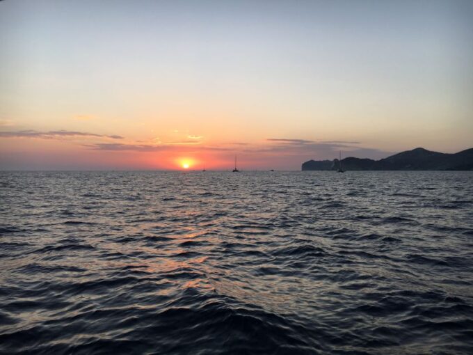 Fira: Private Sunset Cruise With Bbq, Drinks and Hot Springs - Vegetarian Meal Options