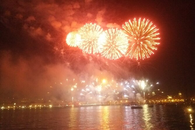 Fireworks and Open Bar in New Years Eve Cruise in Lisbon - Guest Reviews and Feedback
