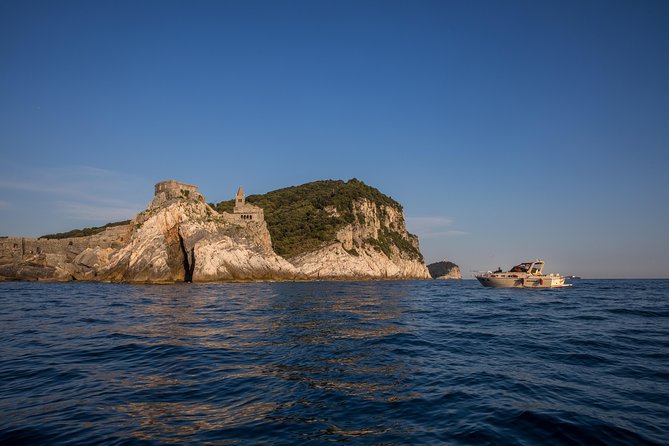 Fished and Grilled: a Private Cruise in Cinque Terre and a Special Lunch Onboard - Sipping Local White Wines