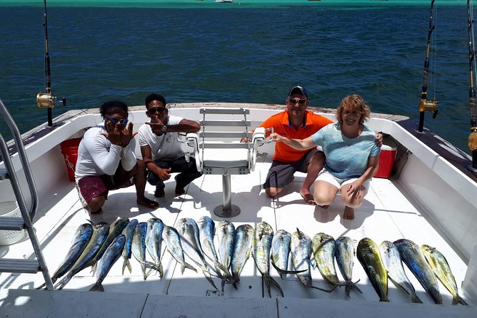 FISHING PRO CHARTERS - Boat Excursion - Sobre Las Olas - Beverages and Tips