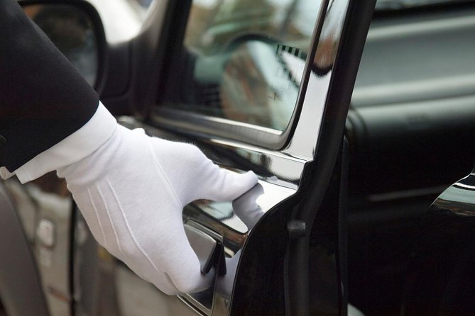 Fixed Price- Black Car Service From Toronto Airport or Niagara Falls - Included Amenities