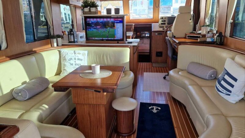 Fjord & Celebrity Yacht Cruise - Experience Features