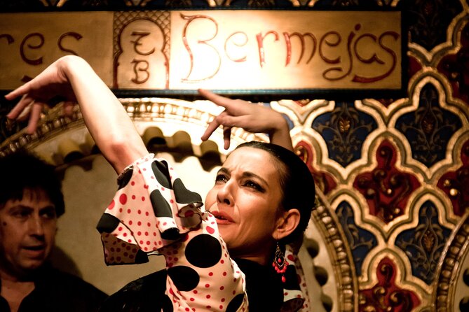 Flamenco Show in Madrid, Tapas or Drink - Preparing for the Show