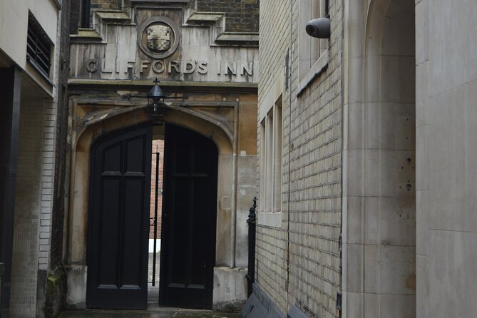 Fleet Street's Alleyways and Backstreets: A Self-Guided Audio Tour - Discovering Alleyways