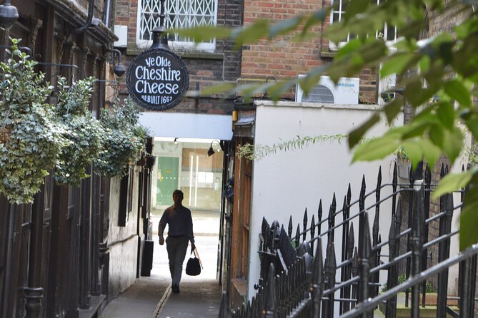 Fleet Street's Alleyways and Backstreets: A Self-Guided Audio Tour - Navigating Backstreets