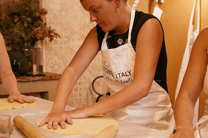 Florence: Crazy for Pasta Cooking Class and Gelato Making - Experience Highlights