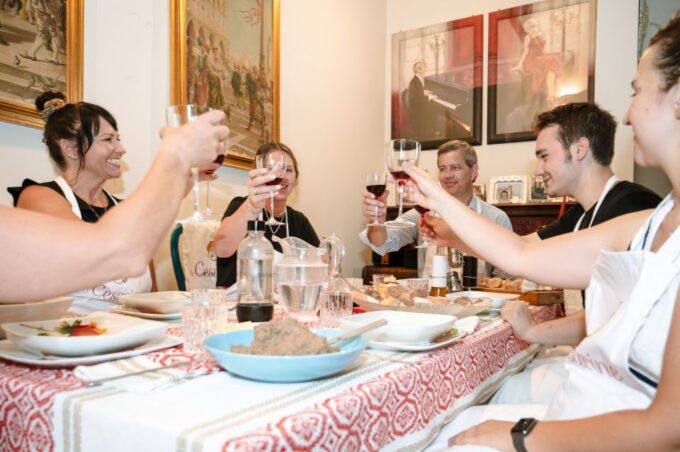 Florence: Dining Experience at a Locals Home - Helpfulness From Travelers