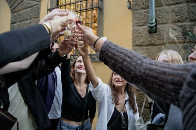 Florence: Guided Walking Tour With Drinks at Local Bars - Meeting Point and Attire