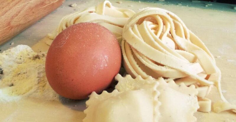 Florence: Pasta and Dessert Cooking Class With Drinks - Key Points