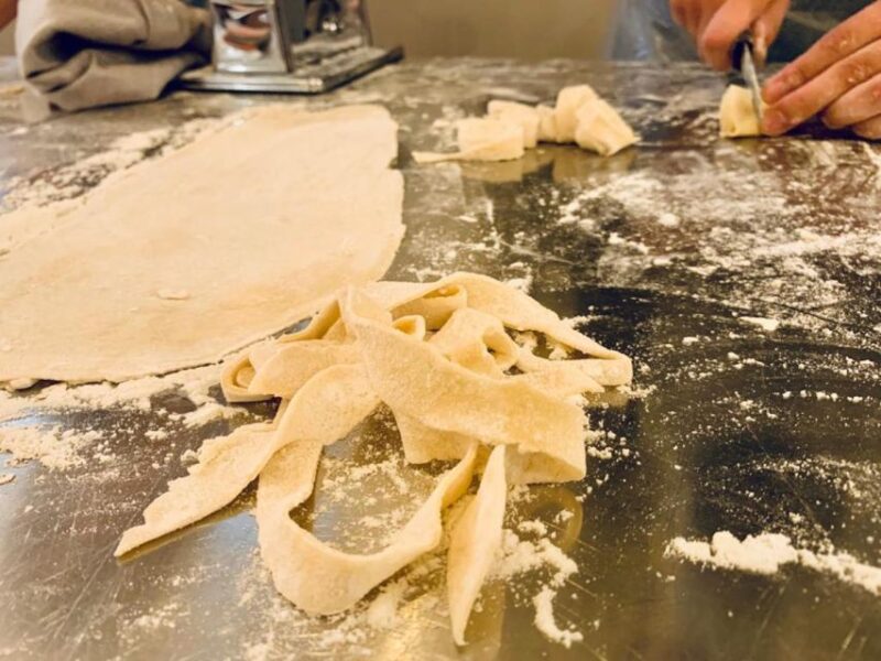 Florence: Pasta & Tiramisu Cooking Class With Unlimited Wine - Social Atmosphere