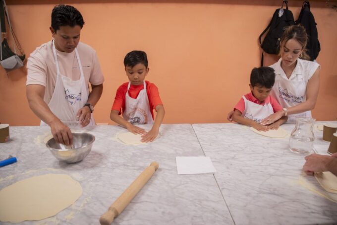 Florence: Pizza and Gelato Preparation Class - Hands-on Pizza Preparation