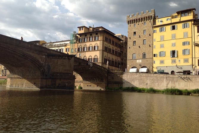 Florence Sunset Boat Cruise With Prosecco on Board - Exploring Florences Landmarks