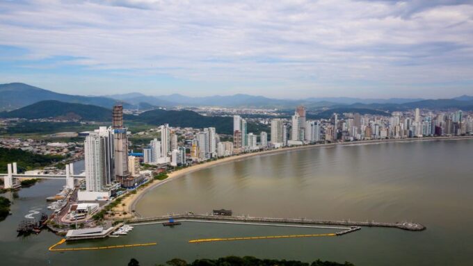 Florianópolis: Balneario Camboriu and Unipraias Park Tour - Complexo Do Cristo Luz