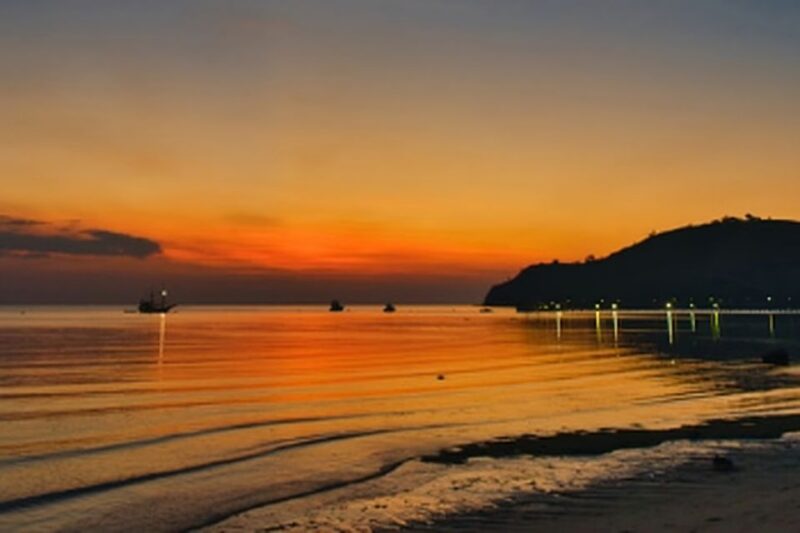 Flying Fox Sunset Cruise Private Boat Charter Labuan Bajo - Itinerary