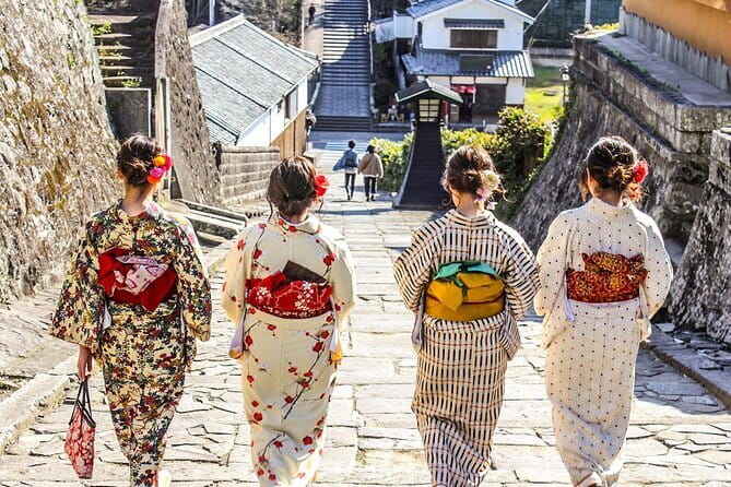 Folklore of KAGURA - Experiencing Kagura in Oita